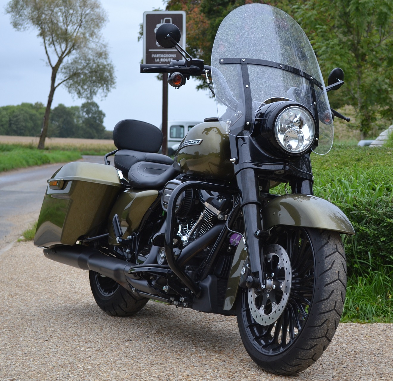 Mon Road King Special. Vive le touring! 6ee0bbd26327d05d9956f0bbc89862fb