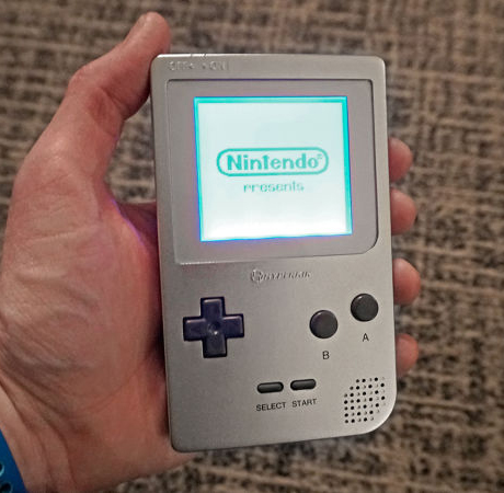 Avant la Game Boy Classic Edition de Nintendo : l'Ultra Game Boy d'Hyperkin. Ff5eb4849294abc0a7074b3f0dd75149