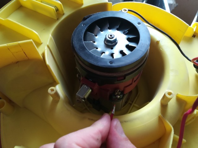 Blanc] Surchauffe et casse des cosses au niveau du raccord moteur sur  aspirateur Parkside PNTS 1500 B3