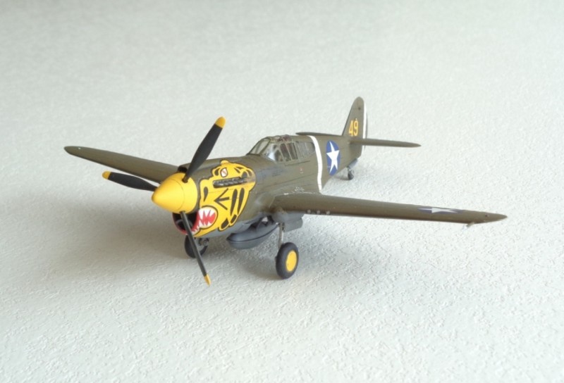 Curtiss P-40E - Academy - 1/72 C3010cdb8330af5fdd967c1f27102d73