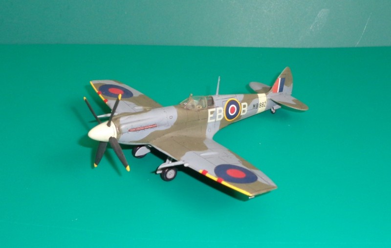 Spitfire Mk.XII - nouvelles photos le 20/08 435c93d8469c34284929ba4af42d19e6