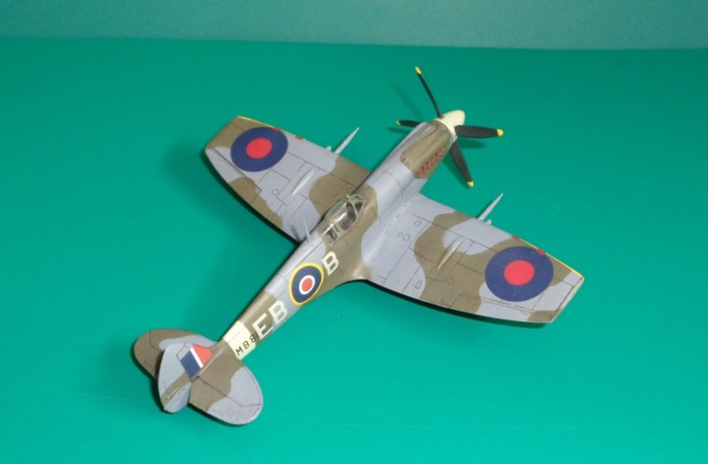 Spitfire Mk.XII - nouvelles photos le 20/08 Cdd8ed409852fa008a62ba05eb0d9aef